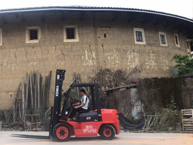 龍巖潤(rùn)豐水泥采購(gòu)一臺(tái)廈工叉車3.5噸順利交車